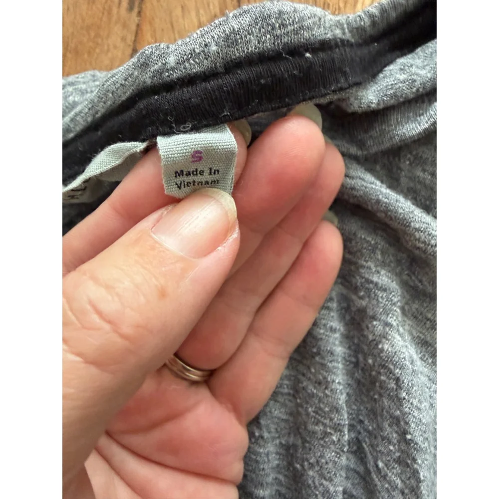 Women's Athleta twist front Long Sleeve Tee S Gray Front